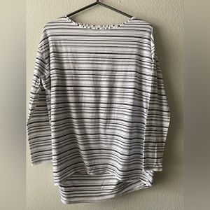 Lululemon Back in Action size 8 long sleeve shirt